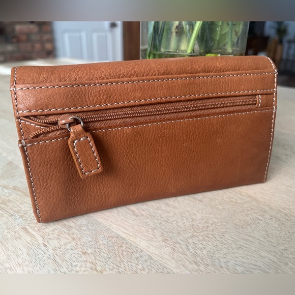 FOSSIL leather wallet, brown soft leather flap wallet, Never Used - Picture 2 of 5